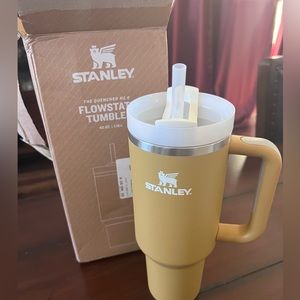 Stanley Quencher H2.0 FlowState™ Tumbler | 40 OZ in Yarrow